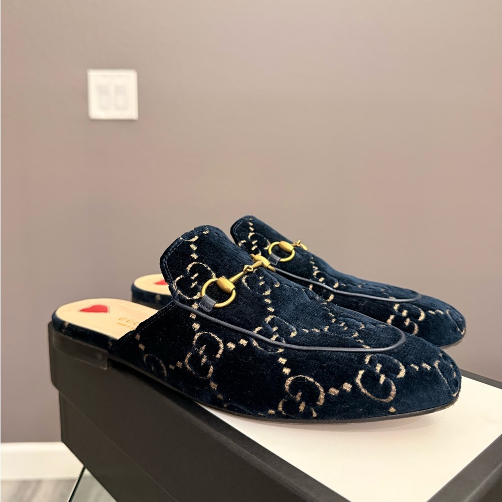 Gucci Princetown Navy Velvet Slip-On Mules with Gold Horsebit Detail